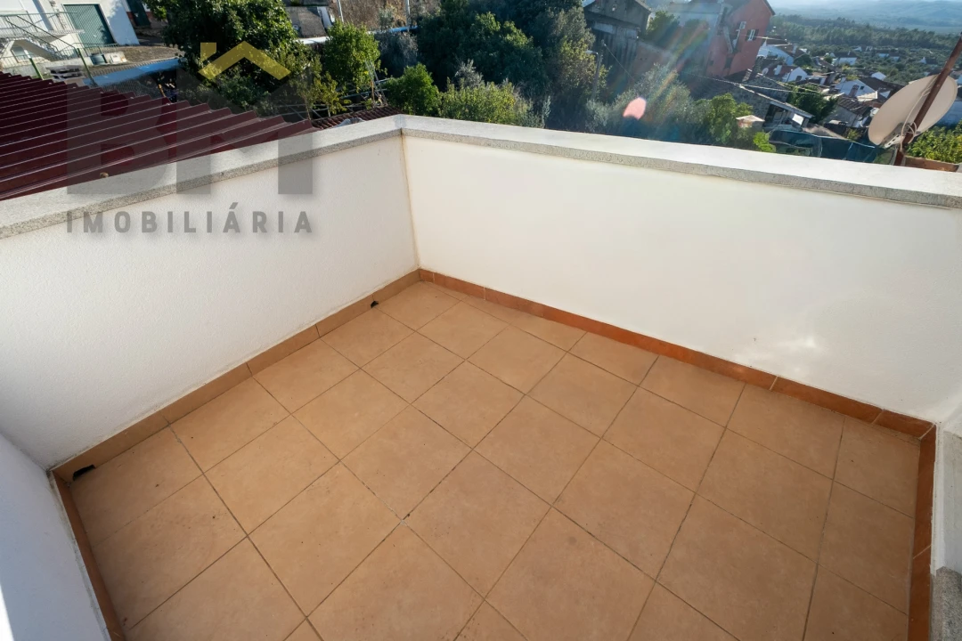 Moradia T2 para Venda em Freixial e Juncal do Campo Foto 18