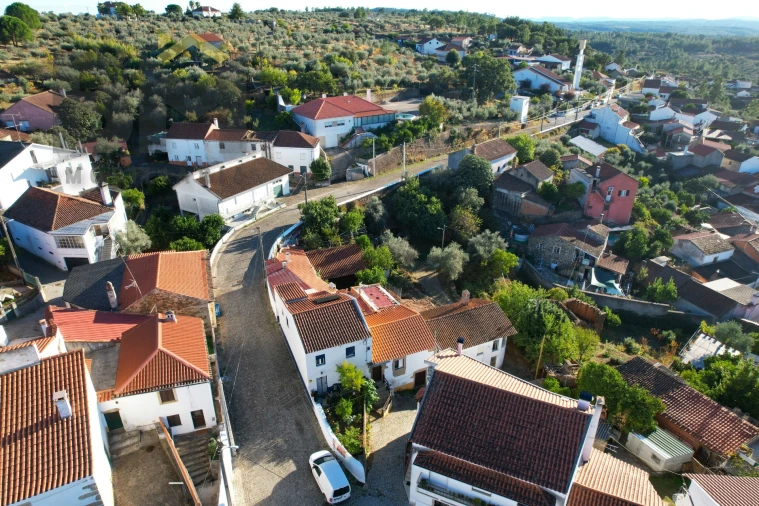 Moradia T2 para Venda em Freixial e Juncal do Campo Foto 2