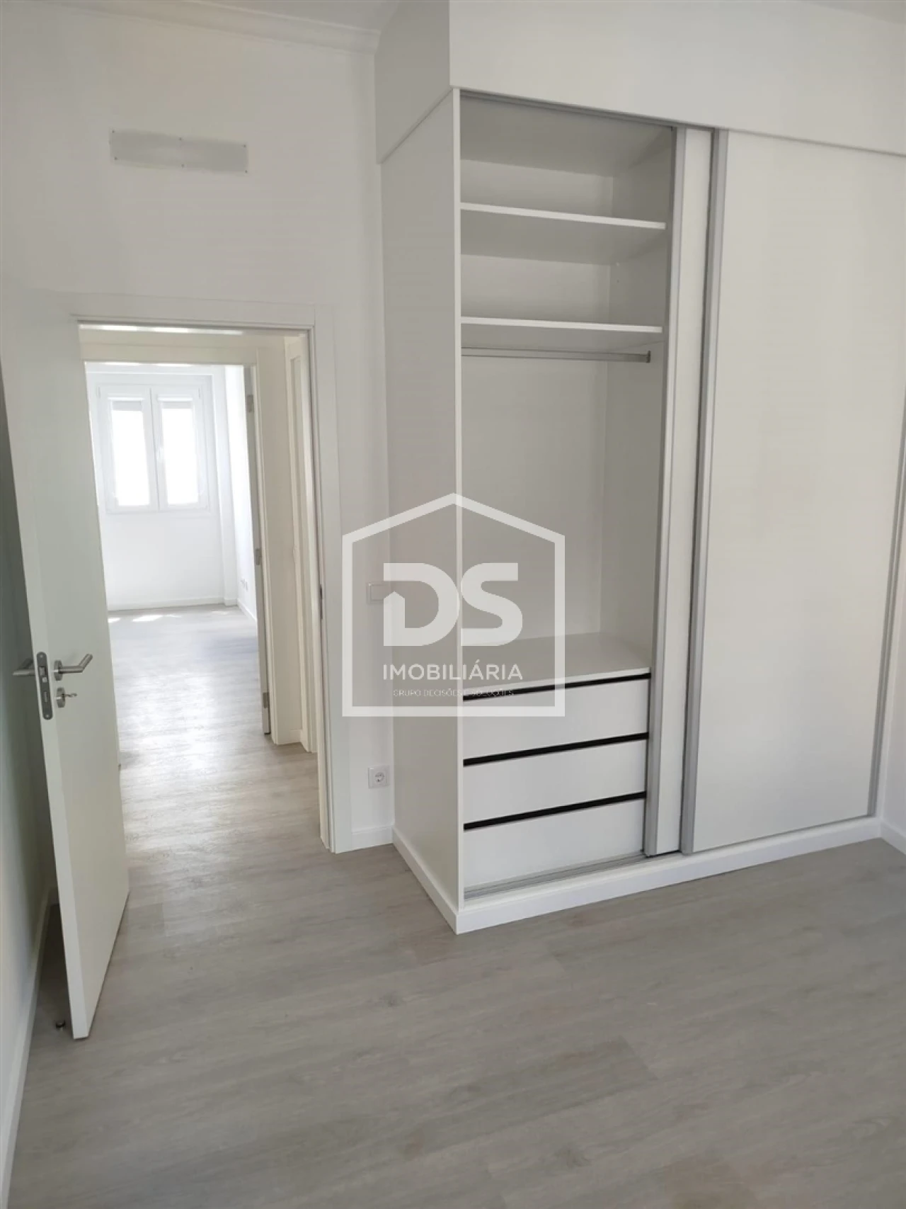 Moradia T4 para Venda em Valado dos Frades Foto 12