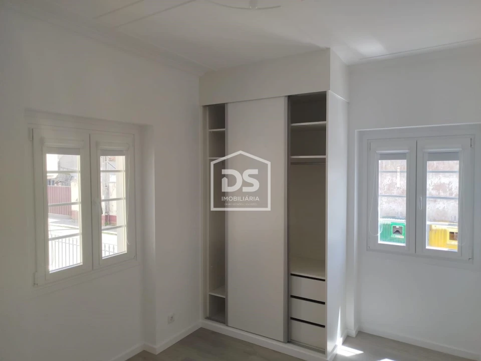 Moradia T4 para Venda em Valado dos Frades Foto 16