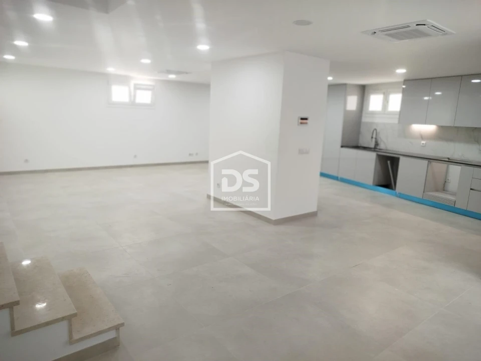 Moradia T4 para Venda em Valado dos Frades Foto 9