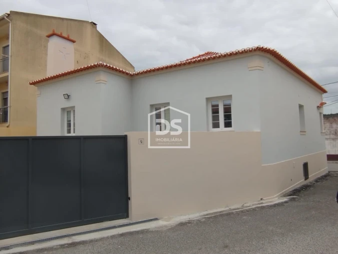 Moradia T4 para Venda em Valado dos Frades Foto 6