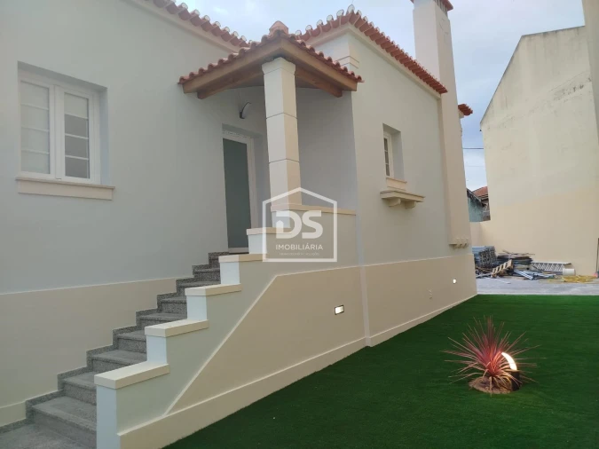 Moradia T4 para Venda em Valado dos Frades Foto 1