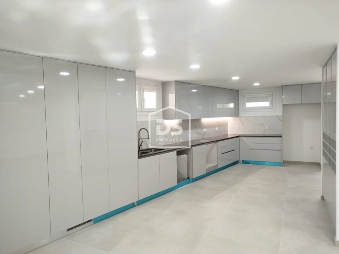 Moradia T4 para Venda em Valado dos Frades Foto 5