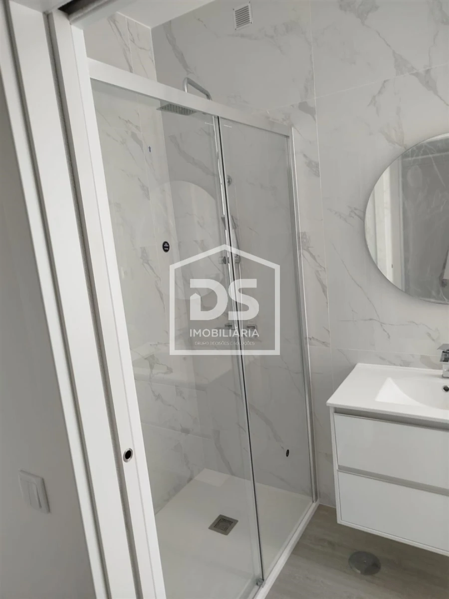 Moradia T4 para Venda em Valado dos Frades Foto 11