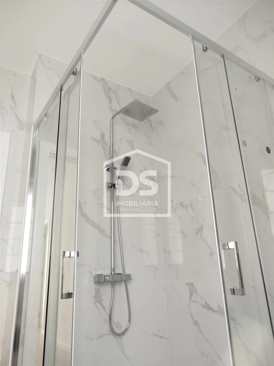 Moradia T4 para Venda em Valado dos Frades Foto 14