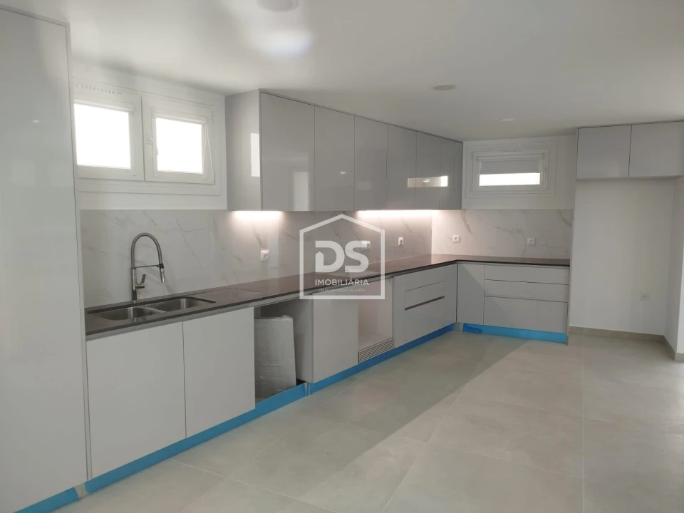 Moradia T4 para Venda em Valado dos Frades Foto 7