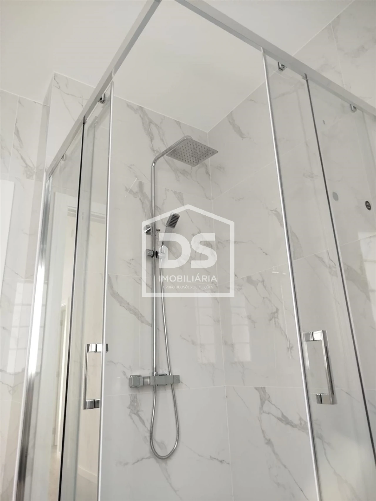 Moradia T4 para Venda em Valado dos Frades Foto 14