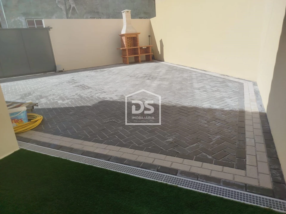 Moradia T4 para Venda em Valado dos Frades Foto 4