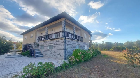 Moradia T4 para Venda em Vila Nova de Tazem