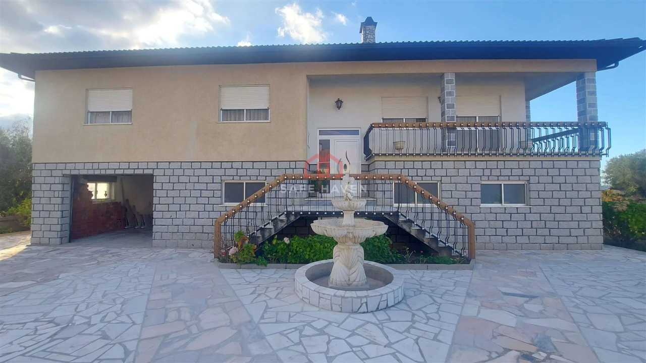 Moradia T4 para Venda em Vila Nova de Tazem Foto 4