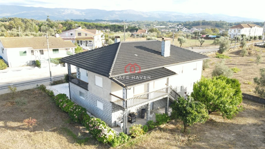 Moradia T4 para Venda em Vila Nova de Tazem