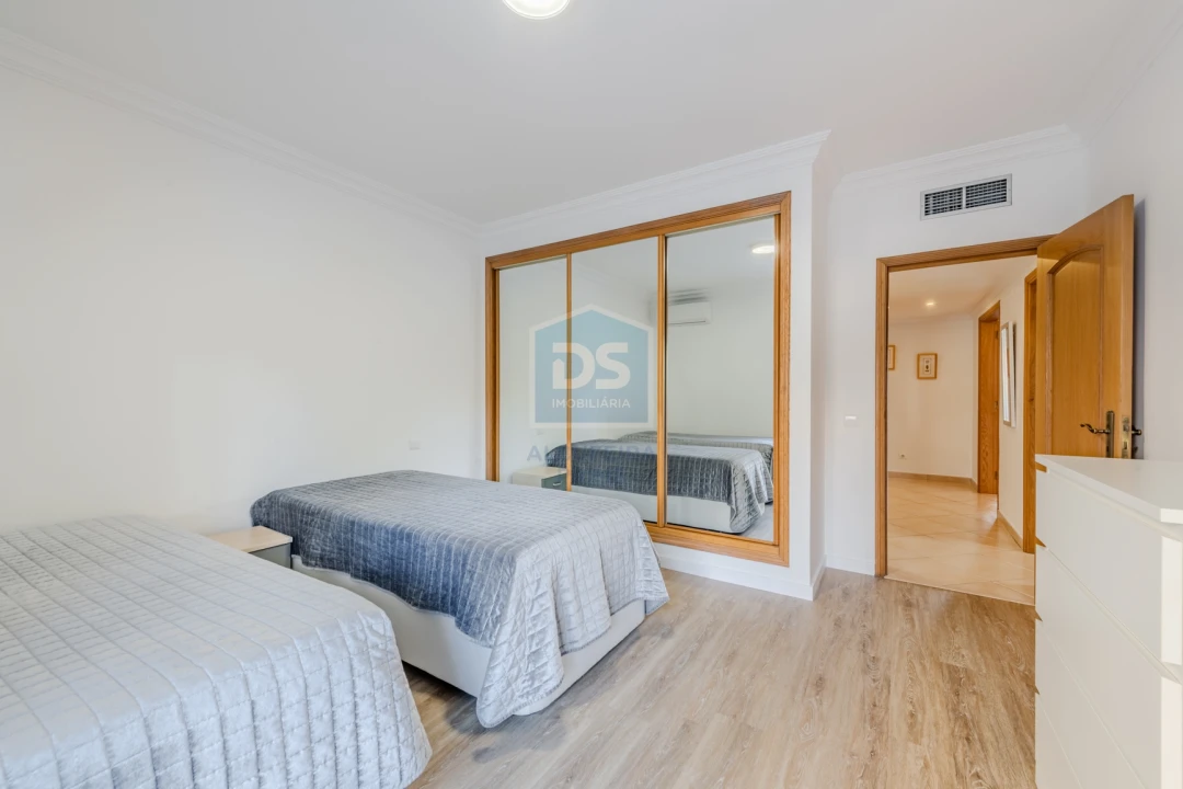 Apartamento T2 para Venda em Albufeira e Olhos de Água Foto 13
