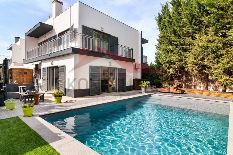 Moradia T4 para Venda em Azeitão (São Lourenço e São Simão)