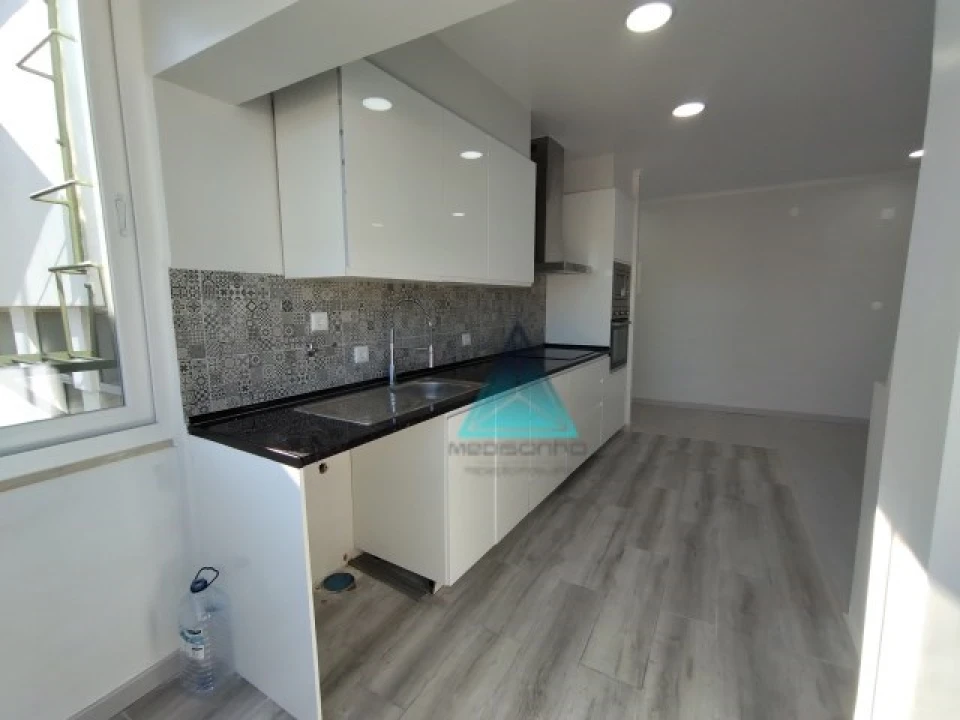 Apartamento T3 para Venda em Laranjeiro e Feijó Foto 1
