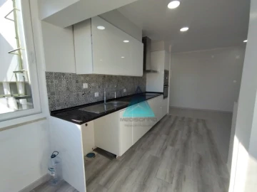 Apartamento T3 para Venda em Laranjeiro e Feijó