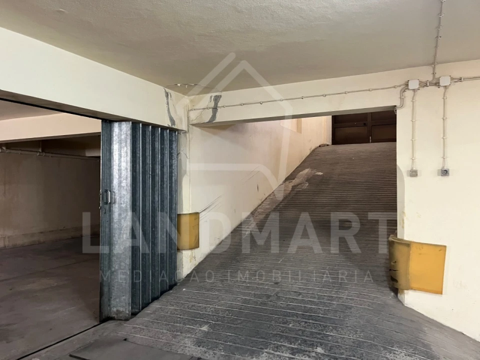 Garagem para Arrendamento em Rio Maior Foto 2