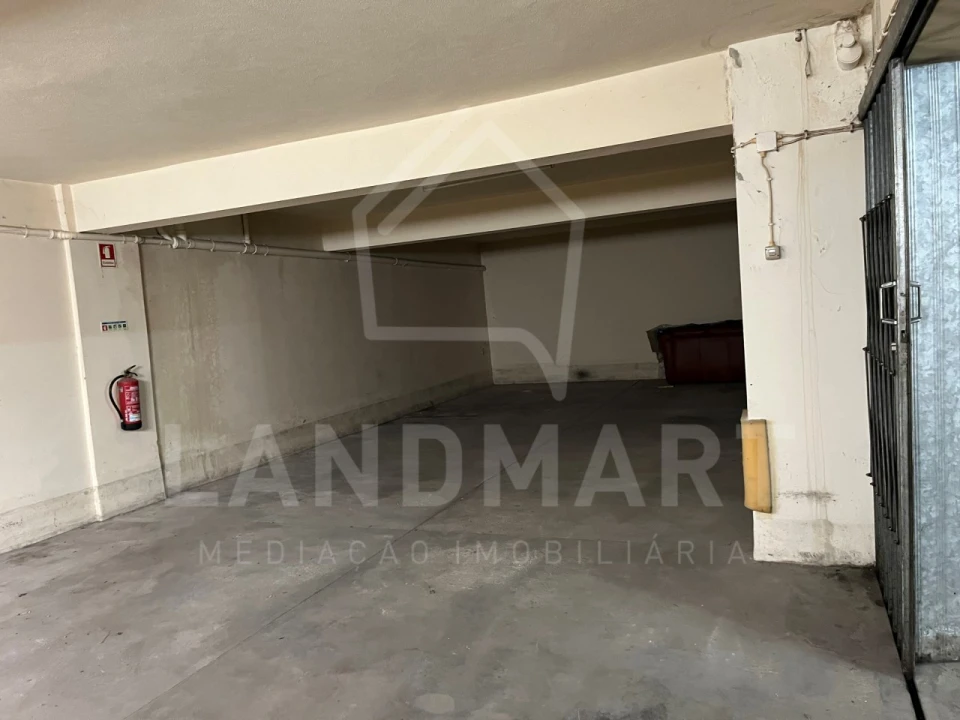 Garagem para Arrendamento em Rio Maior Foto 5
