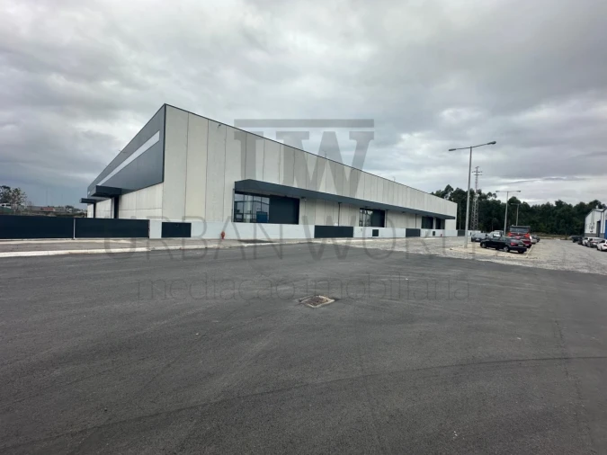 Armazém para Arrendamento em Vila Nova da Telha