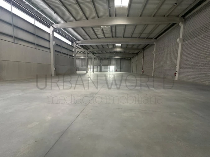 Armazém para Arrendamento em Vila Nova da Telha Foto 1
