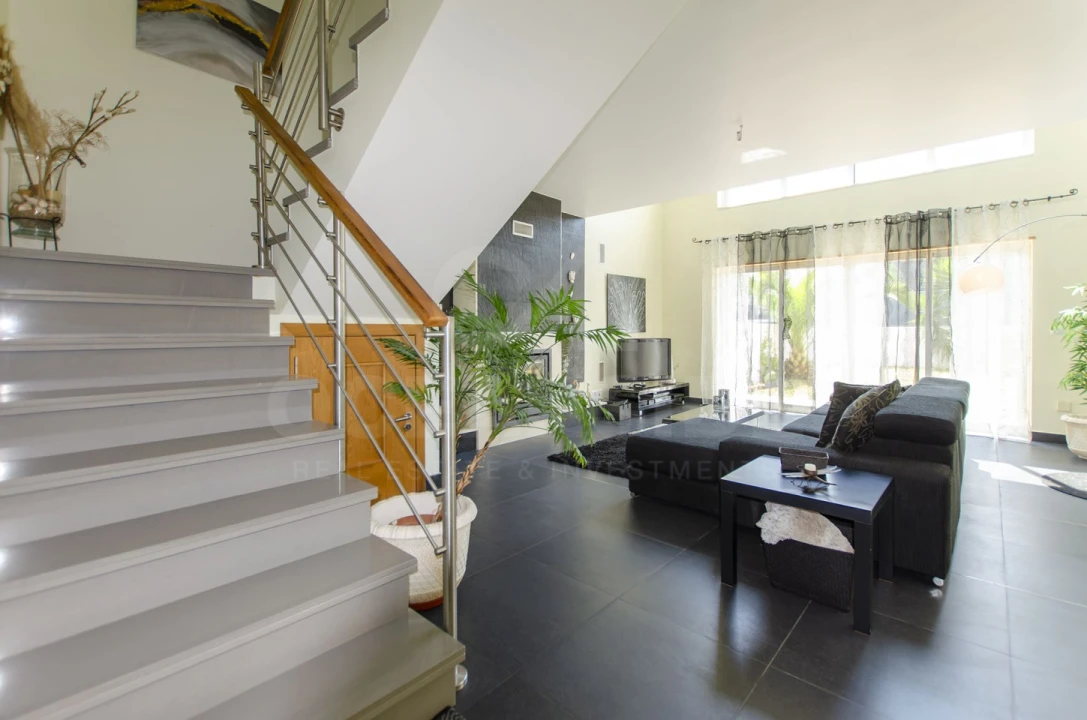 Moradia T5 para Venda em Alcabideche Foto 11