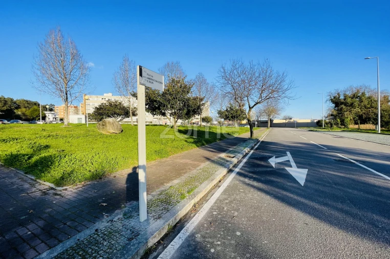 Terreno para Venda em Castêlo da Maia Foto 14