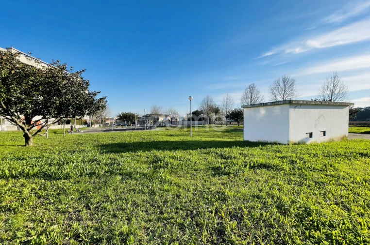 Terreno para Venda em Castêlo da Maia Foto 9