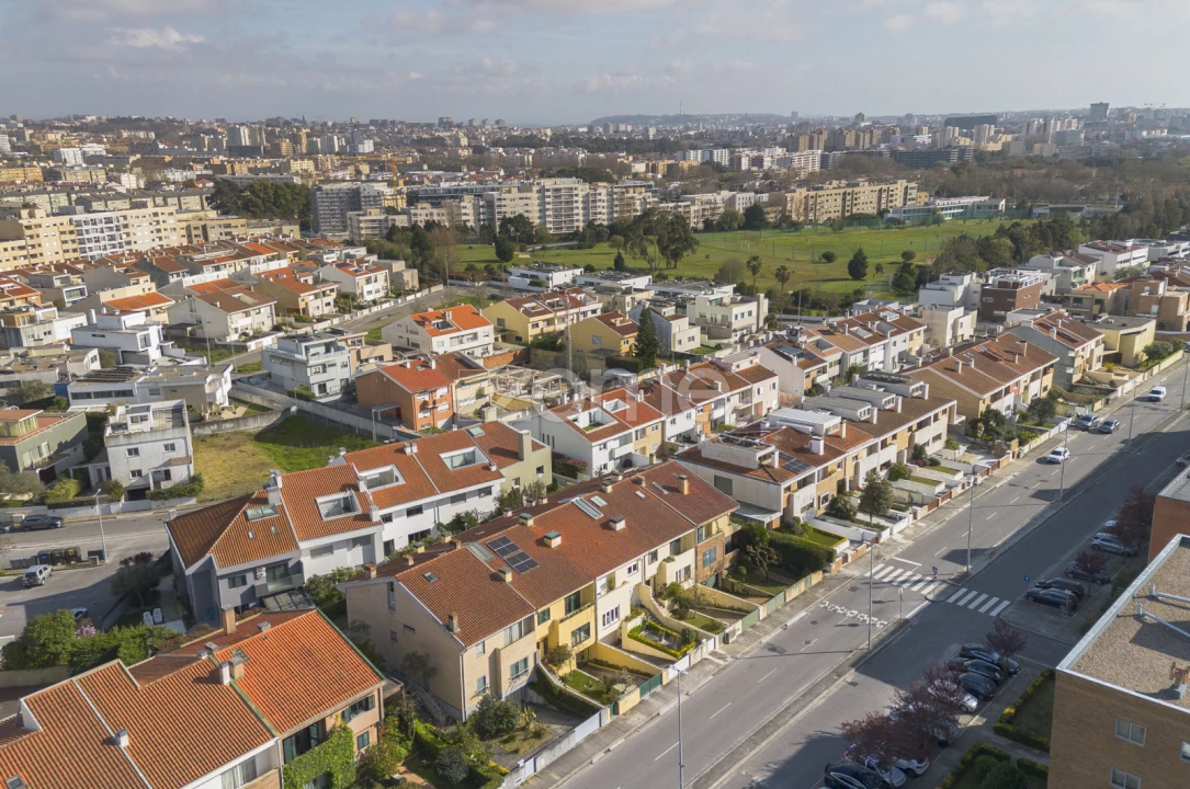 Moradia T6 para Venda em Custóias, Leça do Balio e Guifões Foto 1