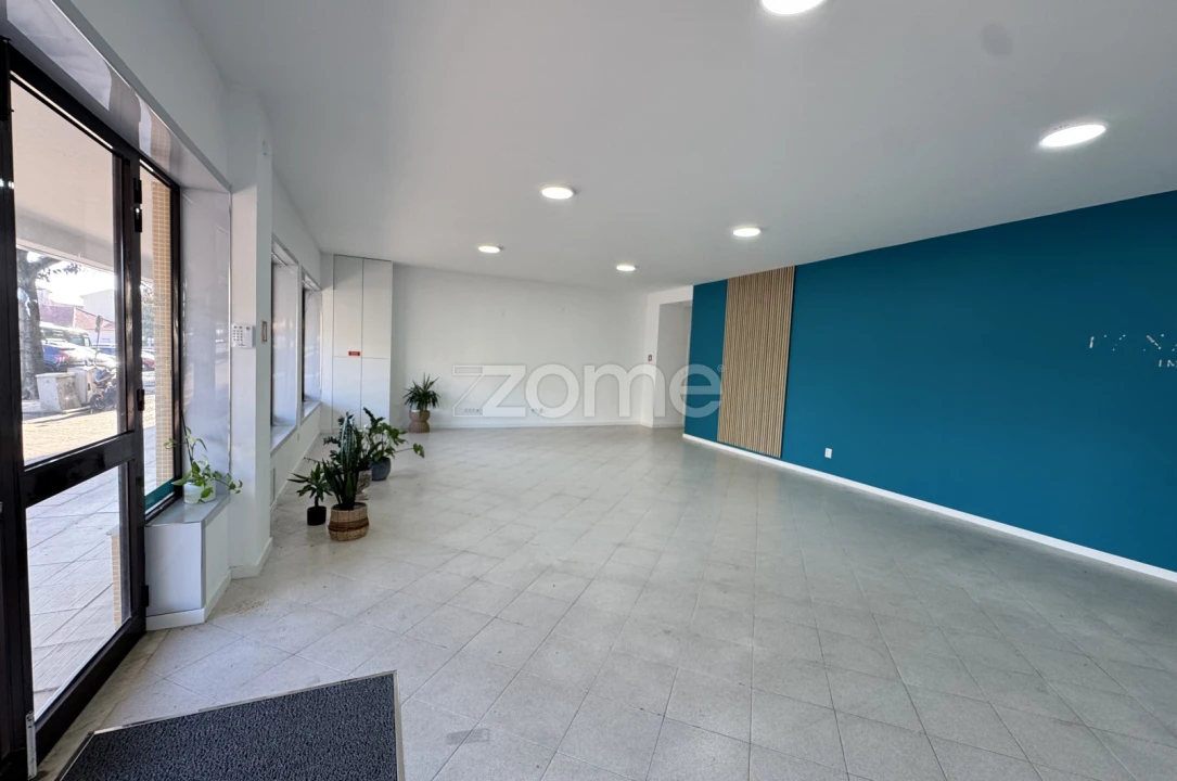 Negócio para Arrendamento em Arcozelo Foto 1