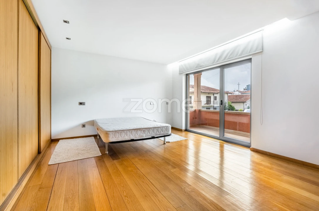 Moradia T4 para Venda em Ronfe Foto 16