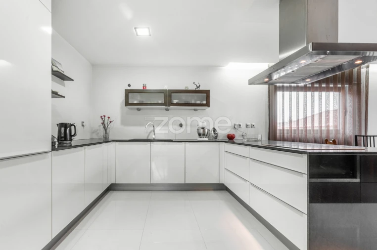 Moradia T4 para Venda em Ronfe Foto 4