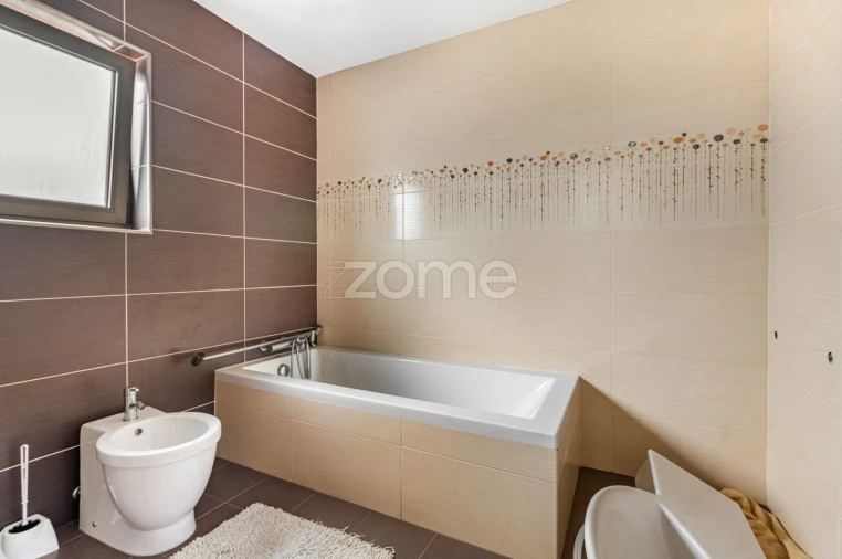 Moradia T4 para Venda em Ronfe Foto 18