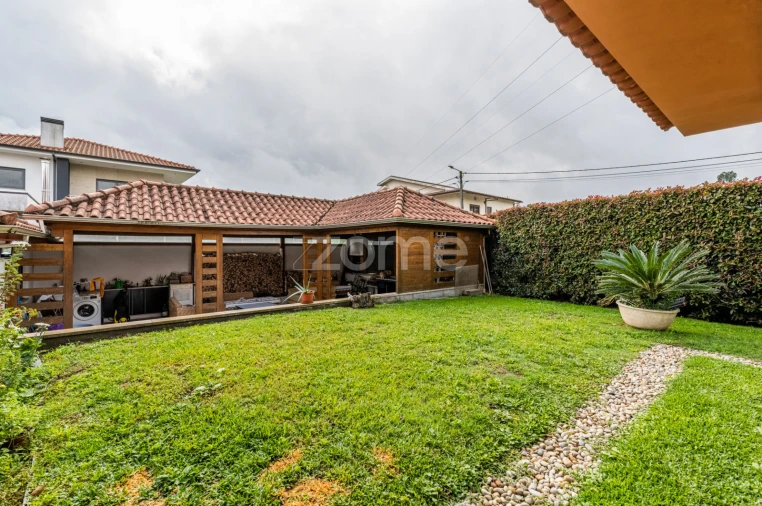 Moradia T4 para Venda em Ronfe Foto 21