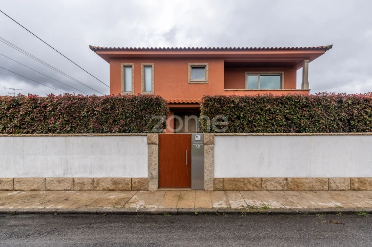 Moradia T4 para Venda em Ronfe Foto 31