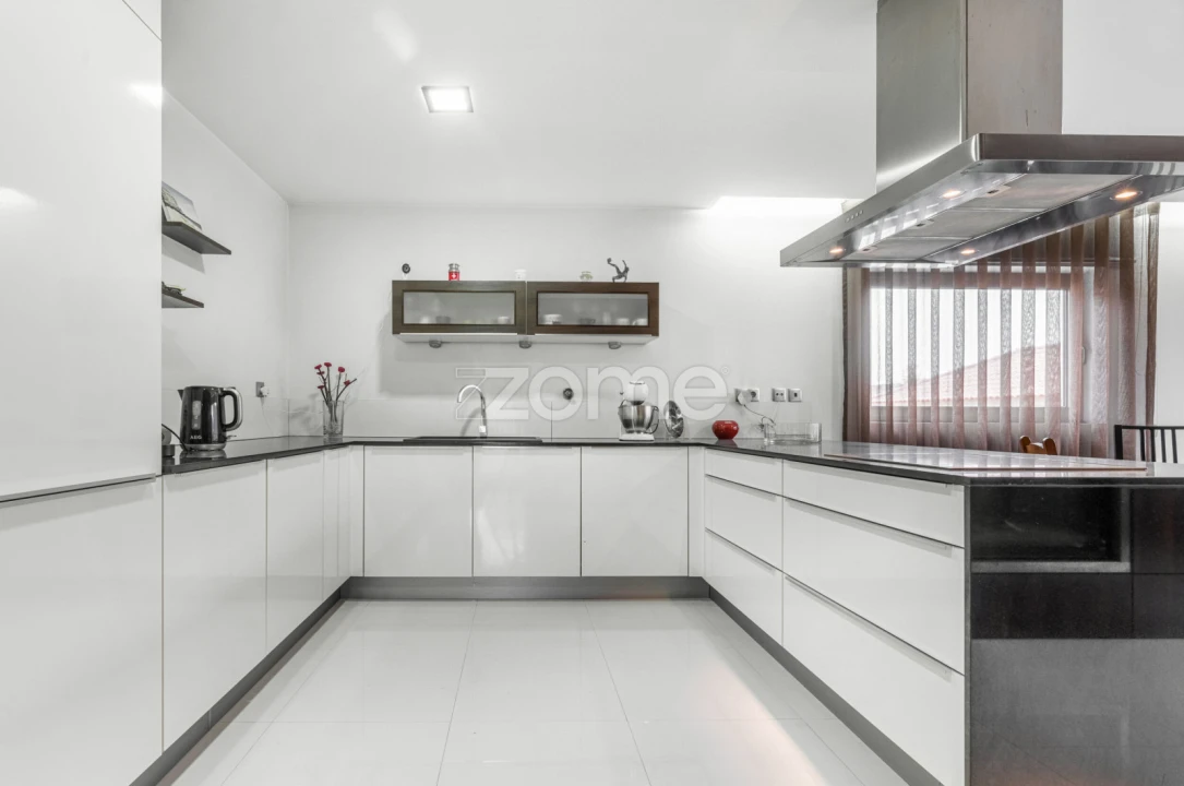 Moradia T4 para Venda em Ronfe Foto 4