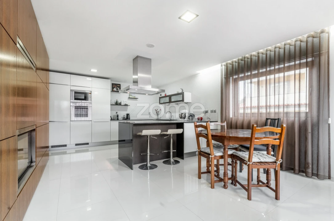 Moradia T4 para Venda em Ronfe Foto 5