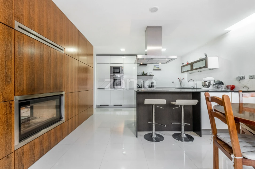 Moradia T4 para Venda em Ronfe Foto 6