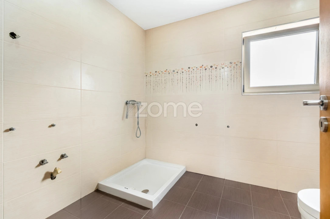 Moradia T4 para Venda em Ronfe Foto 12