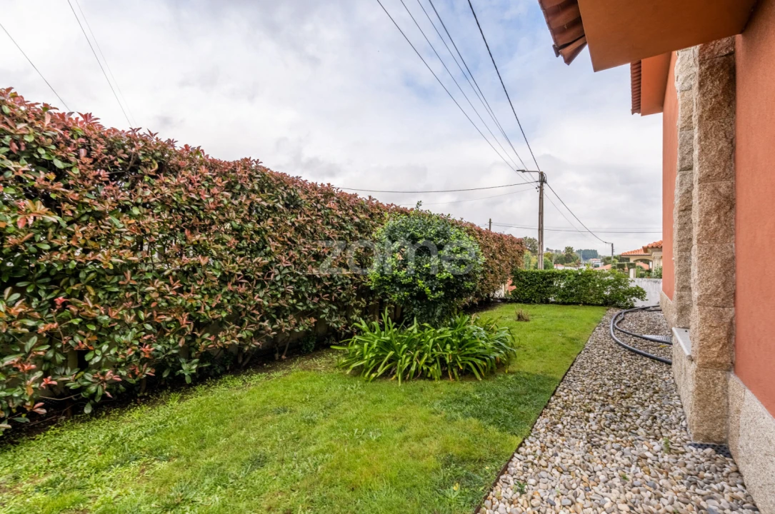 Moradia T4 para Venda em Ronfe Foto 23