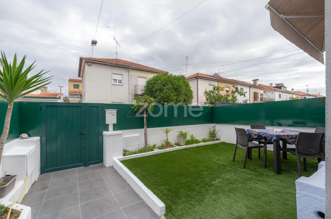 Moradia T2 para Venda em Santo Antonio dos Olivais Foto 4