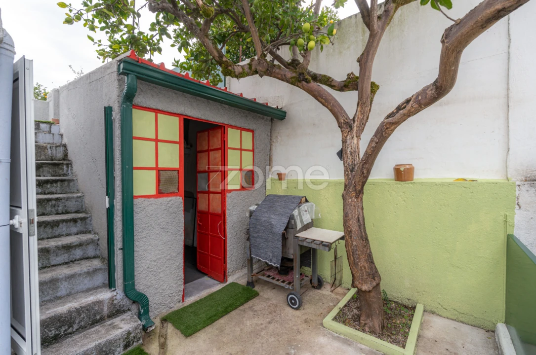 Moradia T2 para Venda em Santo Antonio dos Olivais Foto 5