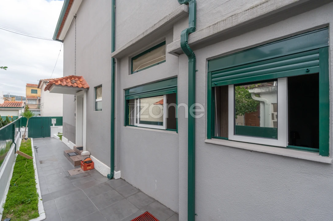 Moradia T2 para Venda em Santo Antonio dos Olivais Foto 9