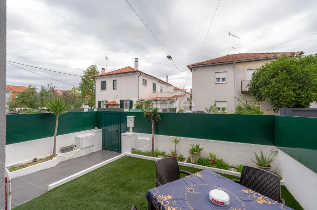 Moradia T2 para Venda em Santo Antonio dos Olivais Foto 30