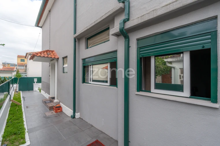 Moradia T2 para Venda em Santo Antonio dos Olivais Foto 9