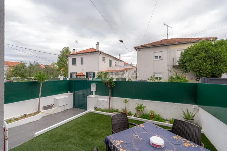 Moradia T2 para Venda em Santo Antonio dos Olivais Foto 30