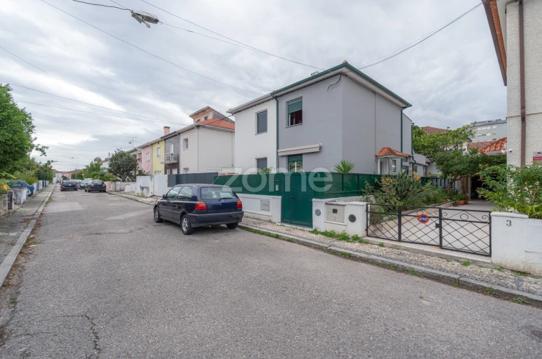 Moradia T2 para Venda em Santo Antonio dos Olivais Foto 35