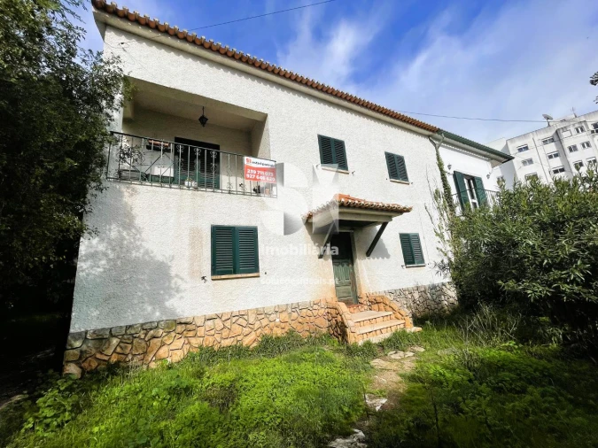 Moradia T5 para Venda em Santo Antonio dos Olivais Foto 5