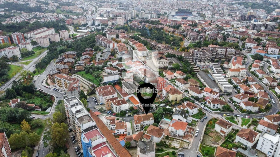 Moradia T5 para Venda em Santo Antonio dos Olivais Foto 4