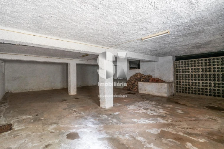 Moradia T5 para Venda em Santo Antonio dos Olivais Foto 37