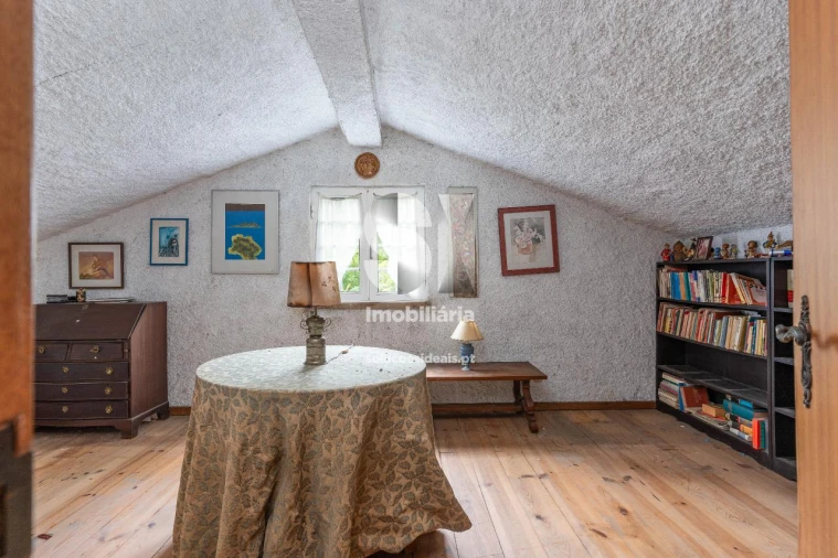 Moradia T5 para Venda em Santo Antonio dos Olivais Foto 35